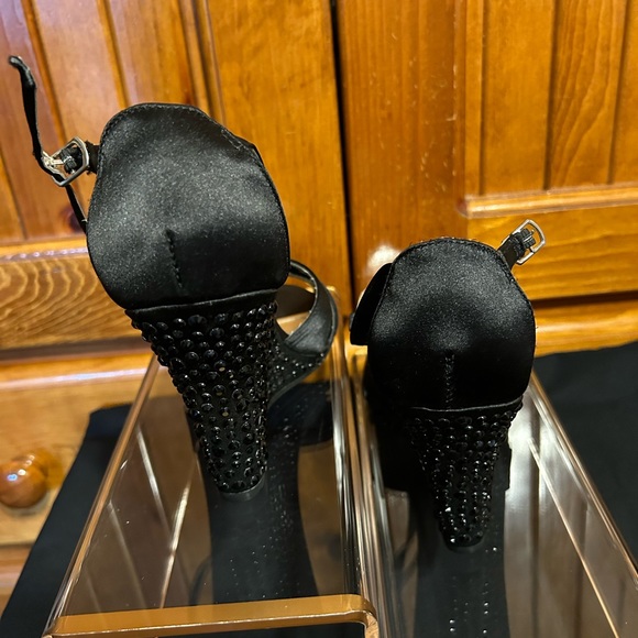 Kenneth Cole Reaction- Rhinestone Black Sandle size 10M - Picture 3 of 7